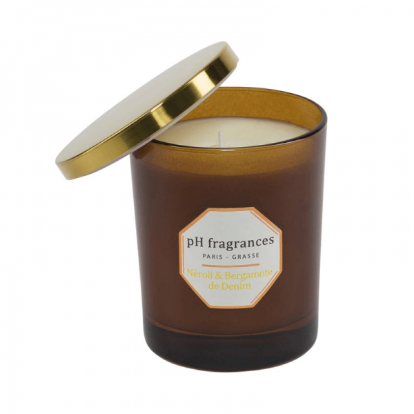 Candle Natural, Sustainable, Clean & Luxury. Neroli & Bergamot of Denim is a fragrance with a luminous top opening on a zesty, sparkling and invigorating Citrus and Bergamot note. Warm up the atmosphere of your house with this beautiful candle during more than 40 hours.