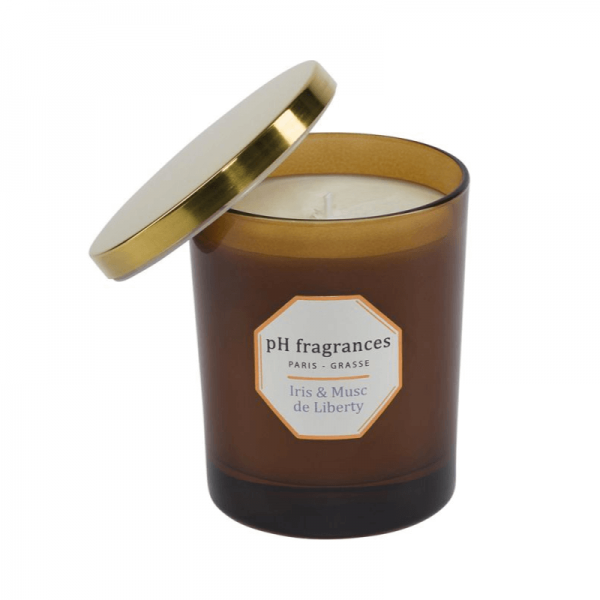 Candle Natural, Sustainable, Clean & Luxury. Orris & Musk of Liberty is built around a mysterious accord of Orris & Jasmine that provide a narcotic power of seduction with its  Floral trail.   Warm up the atmosphere of your house with this beautiful candle during more than 40 hours.