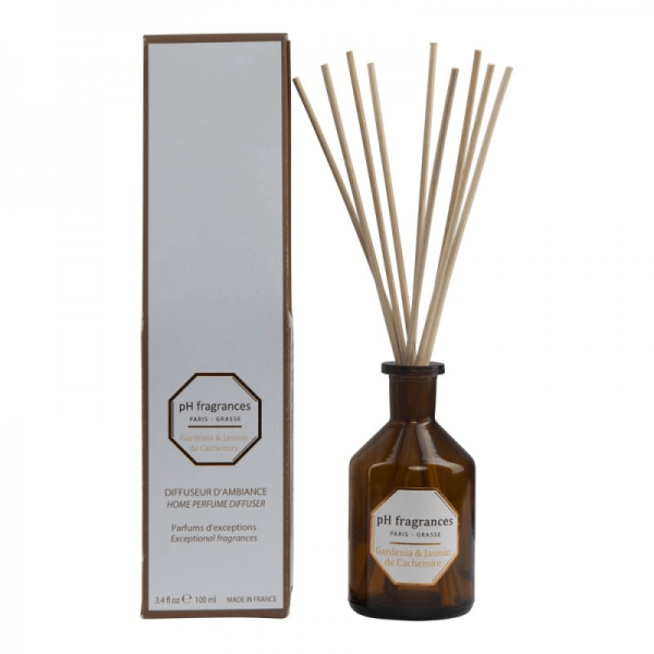 Diffusor natural, sustainable and biodegradable. When the Gardenia flirts with the Jasmine, this is the expression of the seduction of the white flowers devilishly engaging. Warm up the atmosphere of your house with this beautiful home perfume diffuser during more than 2 months.
