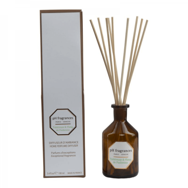 Diffusor natural, sustainable and biodegradable. Tuberose & Ylang of Pashmina is a singular fragrance divinely mysterious offering in heart some notes from Tuberose and Jasmine which bring lot of elegance to the creation. Warm up the atmosphere of your house with this beautiful home perfume diffuser during more than 2 months.